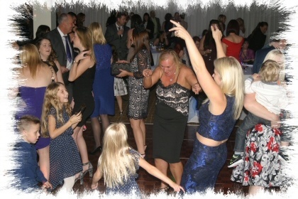 Fordwich mobile disco party dancers image 01